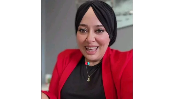 Esra Dağdelen: Sosyal Medyanın Yükselen İş Kadını